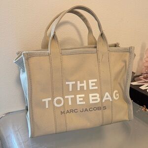 Marc Jacobs Canvas 'The Tote Bag' in Beige